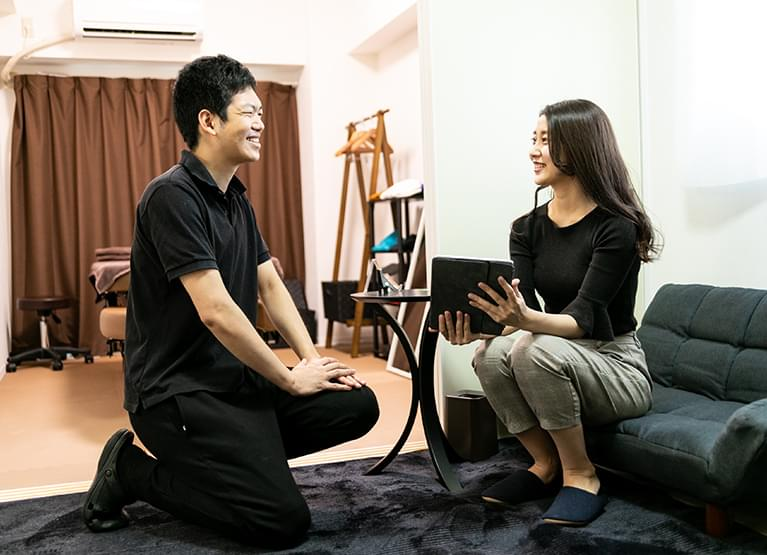 セラピストによるカウンセリング